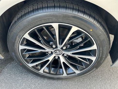 Used 2020 Toyota Camry SE FWD image 23