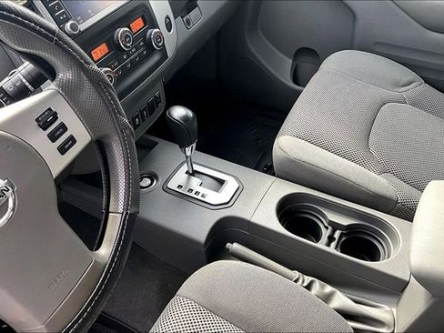 Used 2021 Nissan Frontier SV w/ Midnight Edition Floor Mats image 15