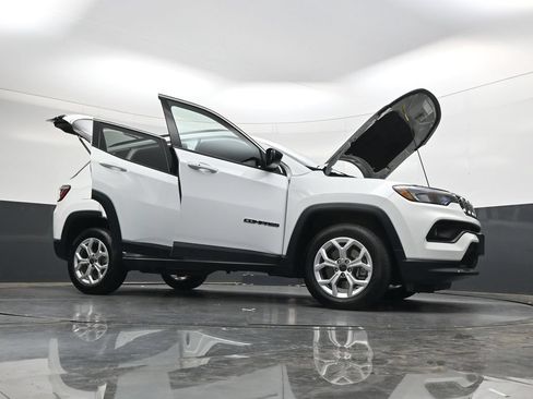 Used 2025 Jeep Compass Latitude AWD/4WD image 46