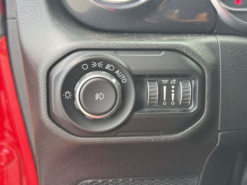 Used 2018 Jeep Wrangler Unlimited Rubicon AWD/4WD image 12