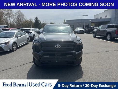 Used 2025 Toyota Tacoma SR5 AWD/4WD image 9