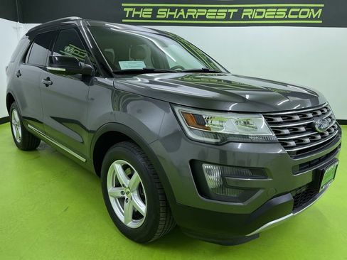 Used 2016 Ford Explorer XLT image 2