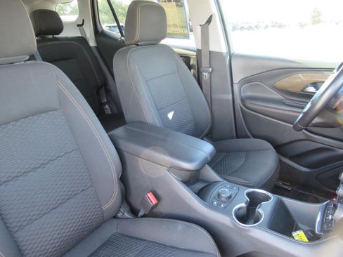 Used 2021 GMC Terrain SLE w/ Driver Convenience Package FWD image 9