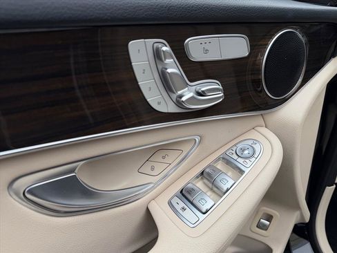 Used 2018 Mercedes-Benz GLC 300 4MATIC image 11