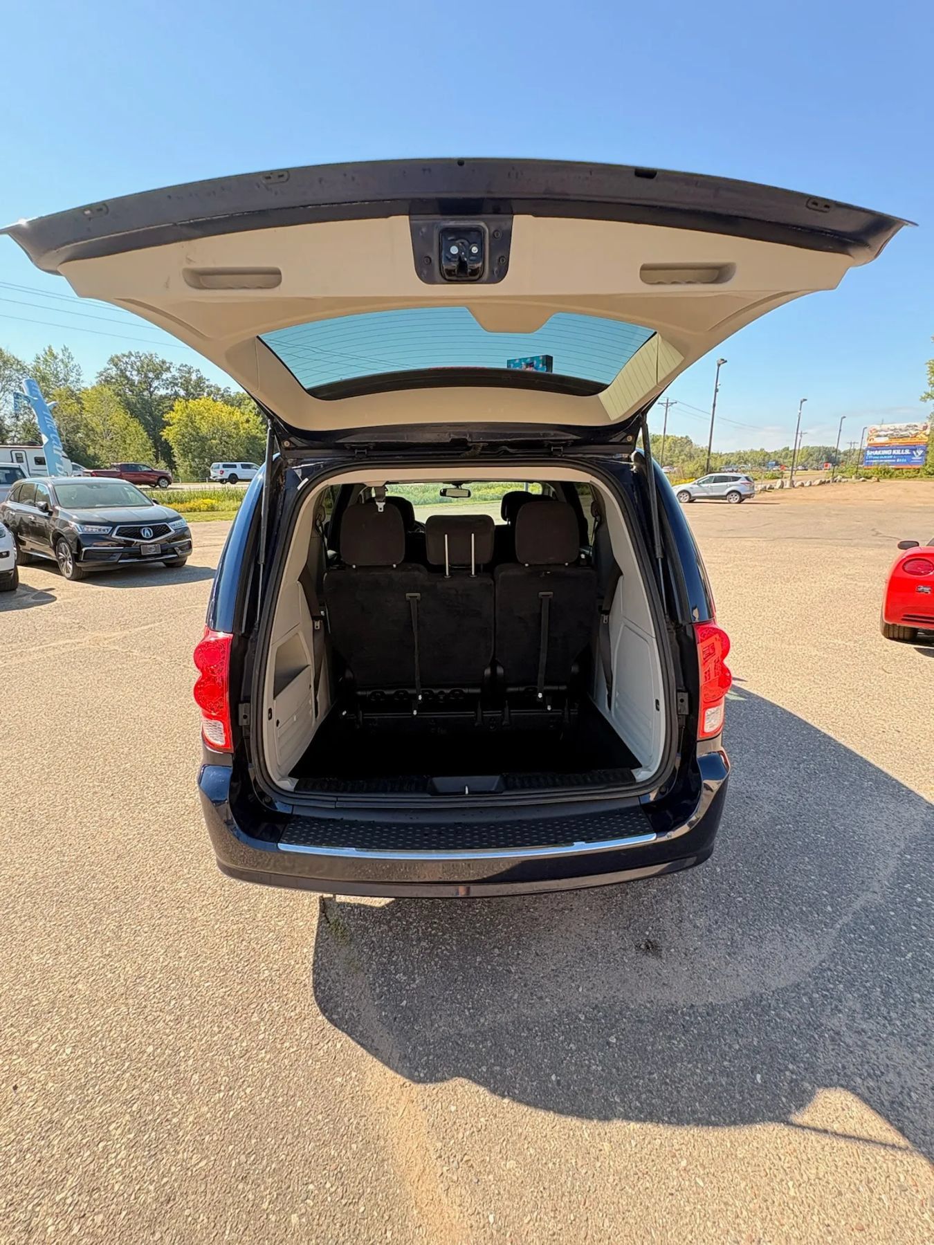 Used 2016 Dodge Grand Caravan SE FWD image 36