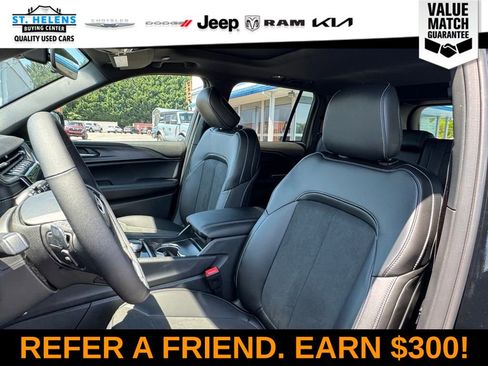 Certified 2025 Jeep Grand Cherokee Altitude AWD/4WD image 15
