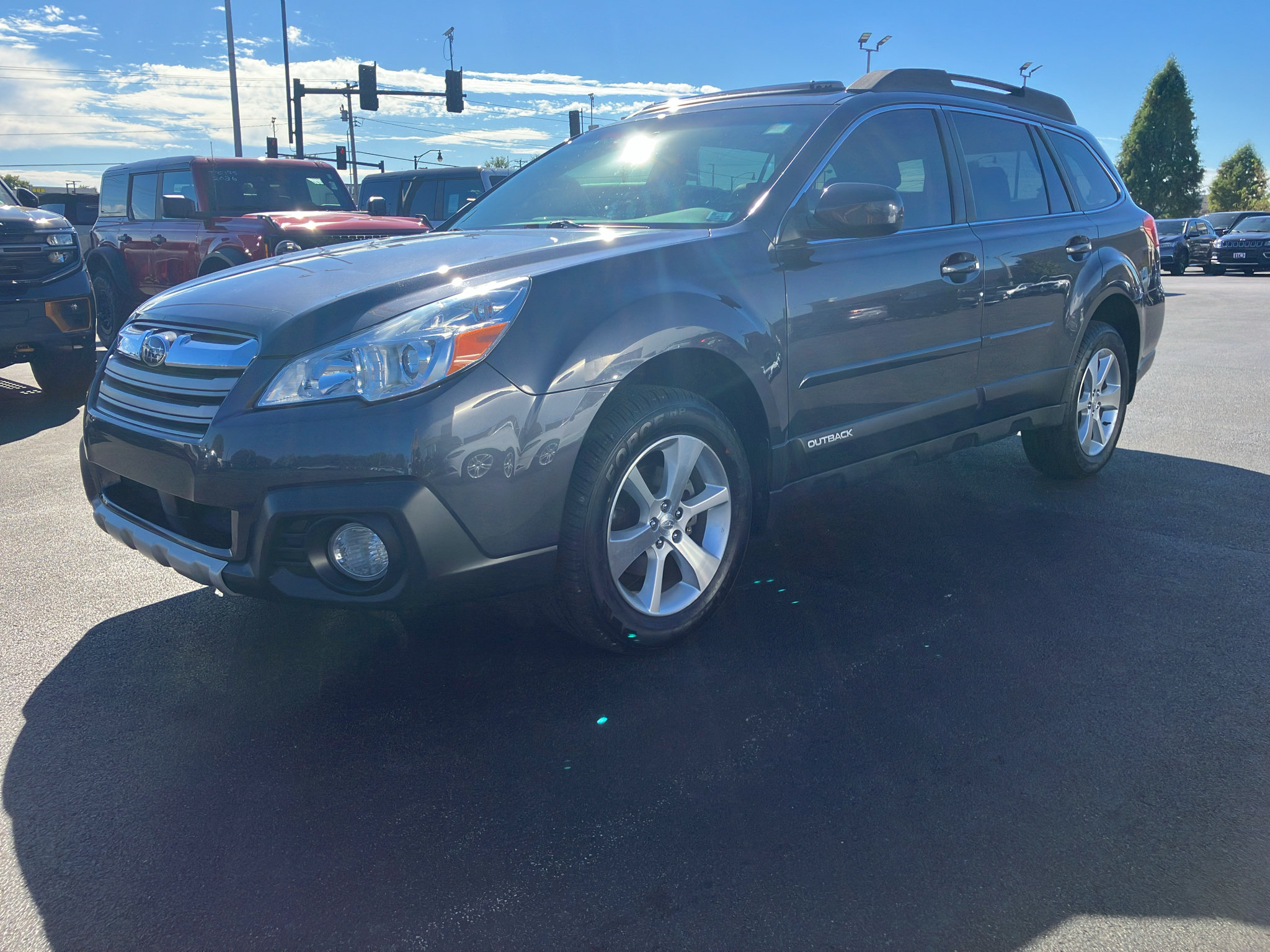Used 2013 Subaru Outback 2.5i Limited w/ Moonroof Pkg AWD/4WD image 2