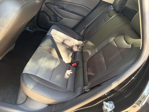 Used 2025 Chevrolet Trax LT w/ LT Convenience Package image 33