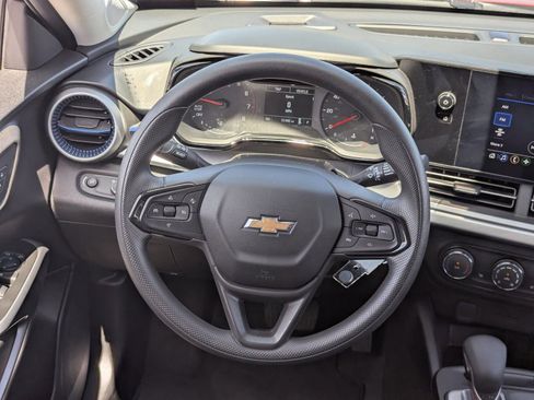 Certified 2024 Chevrolet Trax LS w/ LS Convenience Package FWD image 19