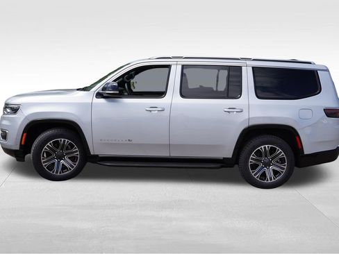 Certified 2024 Jeep Wagoneer Series II w/ Flexible Seating Group AWD/4WD image 9