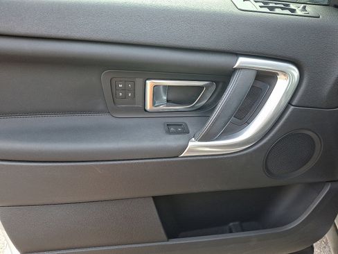 Used 2019 Land Rover Discovery Sport HSE image 12