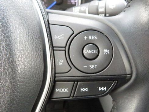 Used 2022 Toyota Venza LE image 21