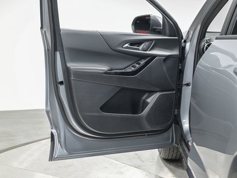 Used 2025 Chevrolet Equinox LT w/ Safety and Technology Package FWD image 12