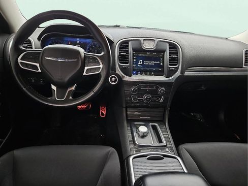 Used 2022 Chrysler 300 Touring w/ Sport Appearance Package RWD image 9