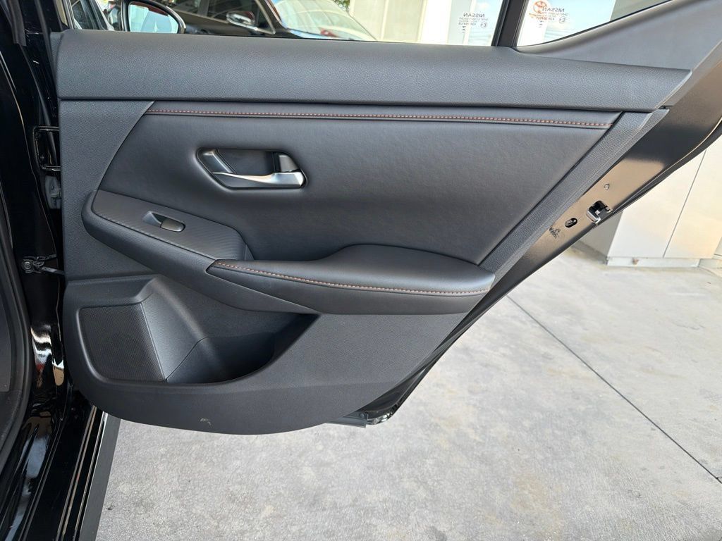 Used 2022 Nissan Sentra SR w/ SR Premium Package FWD image 15