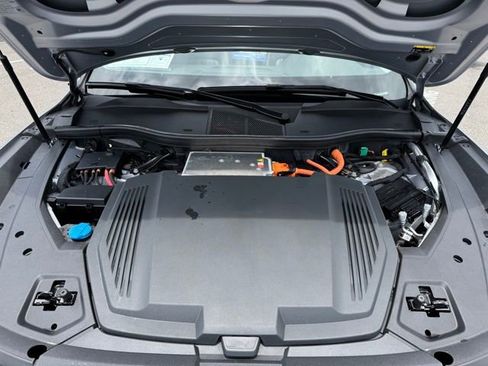 Used 2022 Audi e-tron Premium w/ Convenience Plus Package image 19