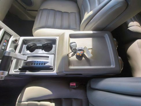 Used 2003 HUMMER H2 w/ Preferred Equipment Group AWD/4WD image 13