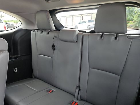 Used 2020 Toyota Highlander Limited FWD image 14