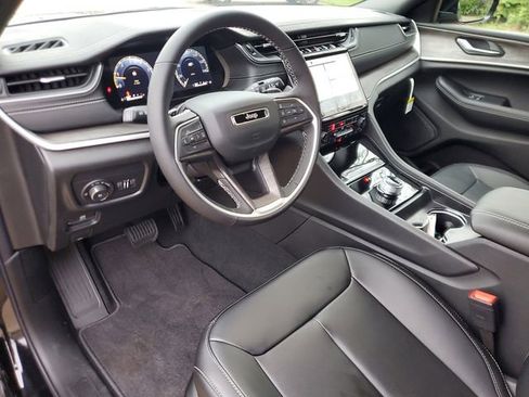 New 2025 Jeep Grand Cherokee L Limited w/ Black Appearance Package image 17