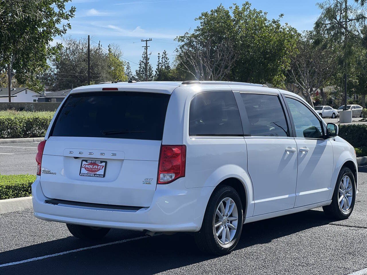 Used 2019 Dodge Grand Caravan SXT FWD image 3