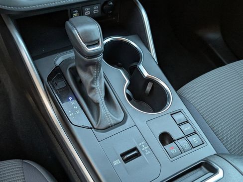 Used 2024 Toyota Highlander LE image 17