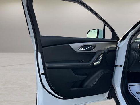 Certified 2025 Chevrolet Blazer LT image 9