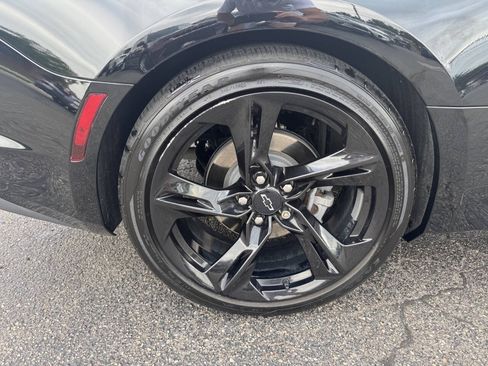 Used 2021 Chevrolet Camaro LT RWD image 14