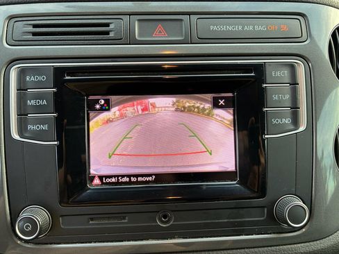 Used 2017 Volkswagen Tiguan Limited w/ Alloy Wheels Package FWD image 32