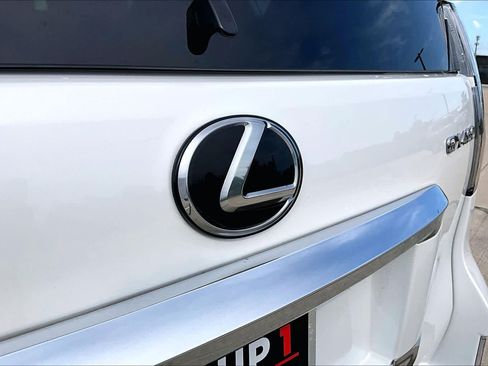 Used 2020 Lexus GX 460 Luxury w/ Accessory Package AWD/4WD image 31