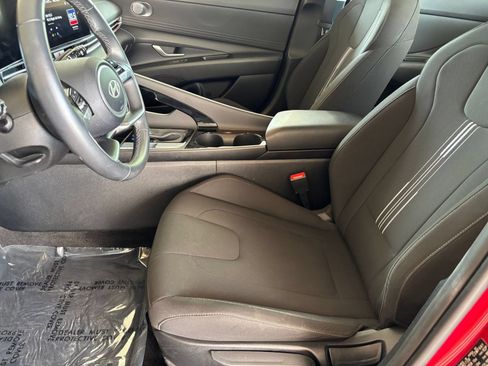 Used 2025 Hyundai Elantra SEL FWD image 27