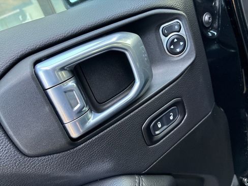 Used 2022 Jeep Wrangler Unlimited Sahara image 12