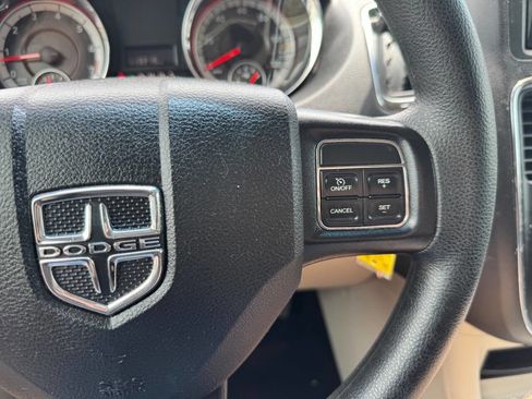 Used 2016 Dodge Grand Caravan SXT image 19