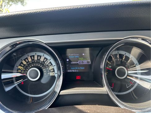 Used 2013 Ford Mustang GT Premium w/ Electronics Pkg RWD image 8