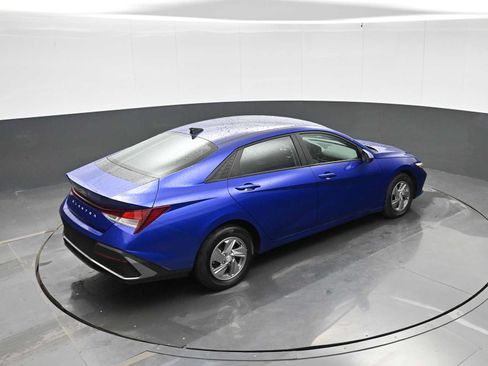 Used 2024 Hyundai Elantra SE FWD image 28