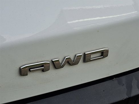 Used 2023 GMC Acadia SLT w/ Preferred Package image 32