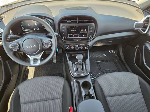 Certified 2025 Kia Soul LX w/ LX Technology Package FWD image 20