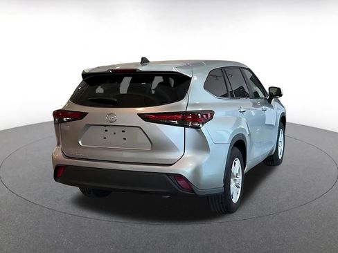 Used 2025 Toyota Highlander LE image 14