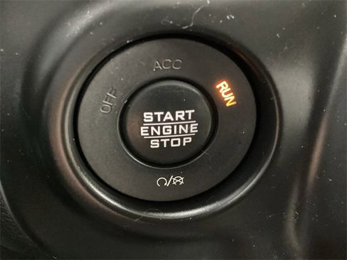 Used 2018 Jeep Wrangler Unlimited Sahara image 22