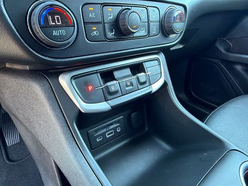Used 2022 GMC Terrain SLT AWD/4WD image 12