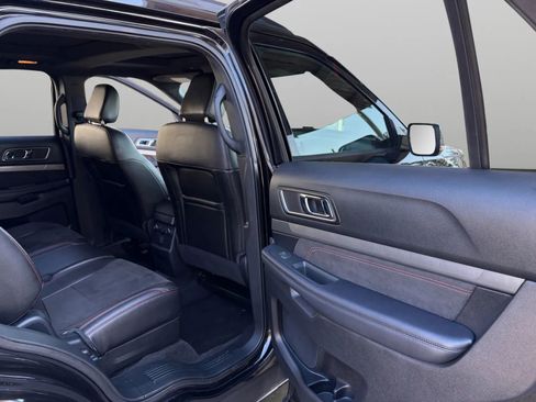 Used 2018 Ford Explorer XLT w/ Equipment Group 202A image 18