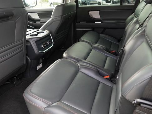 Used 2025 Ford Expedition Active AWD/4WD image 13