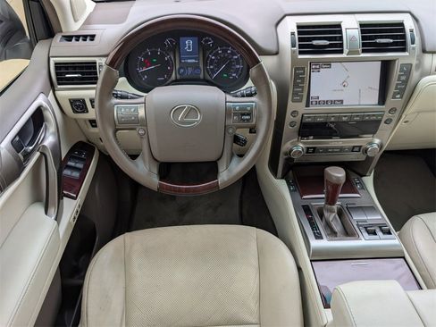 Used 2014 Lexus GX 460 image 9