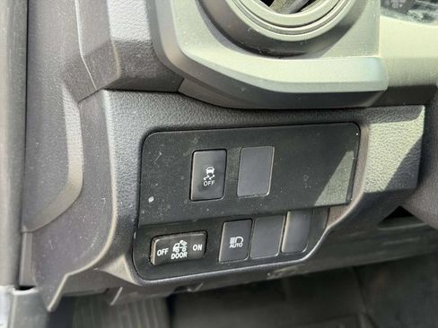 Certified 2023 Toyota Tacoma SR AWD/4WD image 19