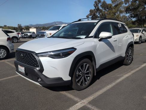 Certified 2023 Toyota Corolla Cross XLE image 1