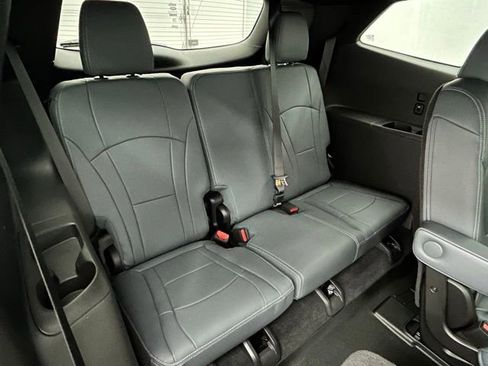 Used 2023 Buick Enclave Essence w/ Sport Touring Edition image 35