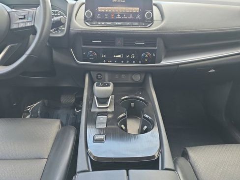 Used 2024 Nissan Rogue SV w/ SV Premium Package FWD image 3
