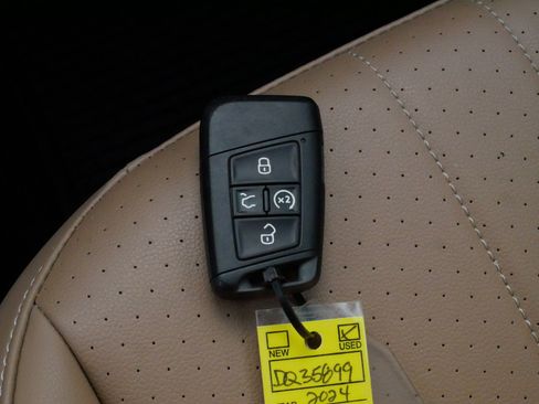Used 2024 Volkswagen Tiguan SE R-Line AWD/4WD image 30