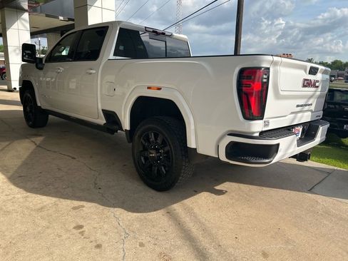 Used 2025 GMC Sierra 2500 AT4 w/ AT4 Premium Plus Package AWD/4WD image 5