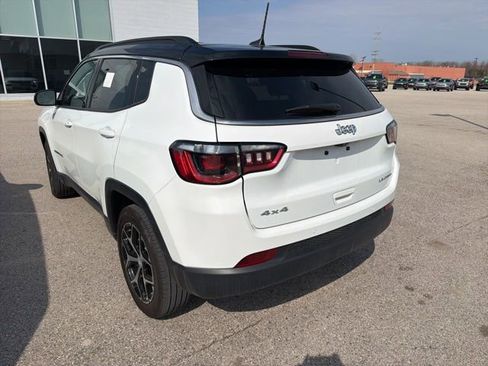 Used 2024 Jeep Compass Limited image 9