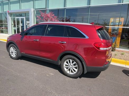 Used 2016 Kia Sorento LX image 11